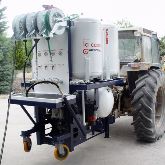 Système mobile d'extraction de fluides pour l'extraction de fluides dans des camions ou des véhicules lourds, déconstruction d'automobiles