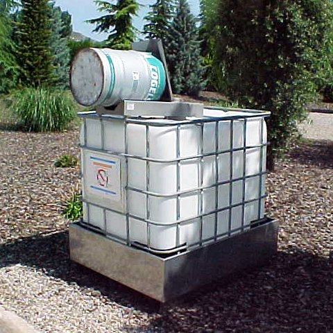 Collection tray and IBC bucket for collection of waste lubricants